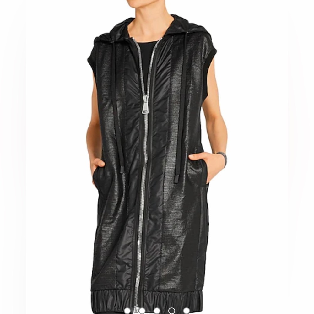 Woman’s West Long no ka oi black zipper size small